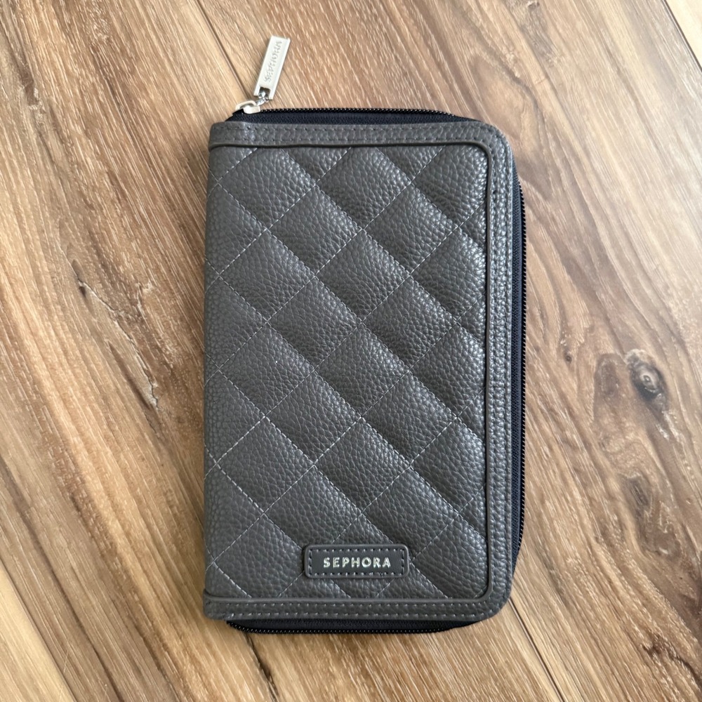 Sephora Quilted Grey Faux Leather Makeup Brush Travelβ Organizer Case Zip Around